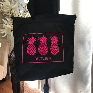 Delta Zeta pineapple bag